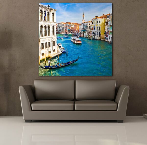 RENKLİ EVLER ARASINDAN NEHİR AKINTISI KANVAS TABLO