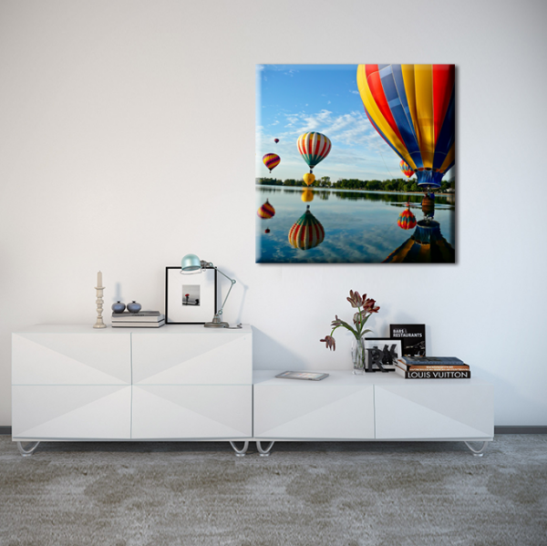 Balonlar Ve Nehir Kanvas Tablo